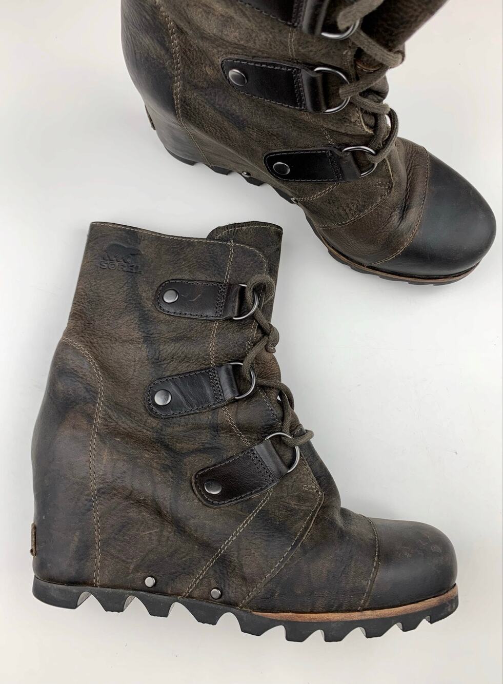 Sorel Joan of Arctic Hidden Wedge Mid Boots Distressed Olive Brown Women's 8
